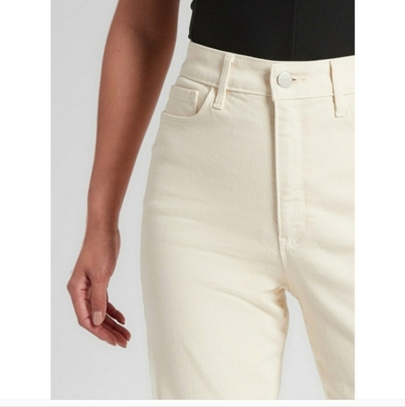 ATHLETA Flex Straight Ankle Jean In Bone. Size 4 - Picture 4 of 12